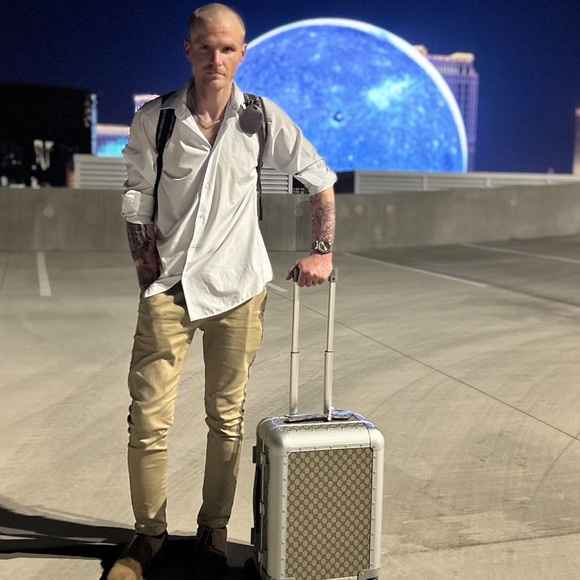 Meet the Posher Other - Meet your Posher, Alex